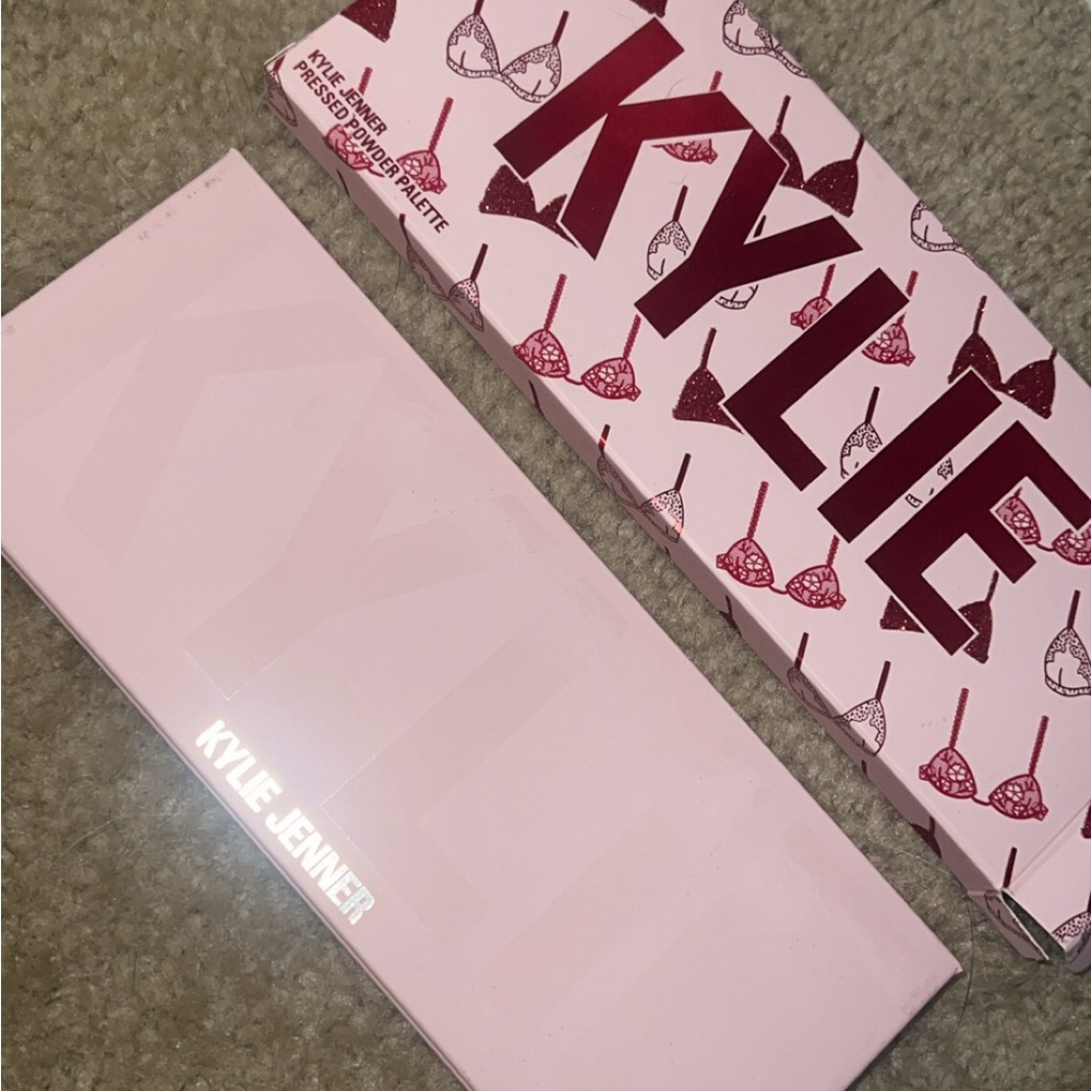 Kylie Cosmetics Eyeshadow Palette - Pink and Burgundy